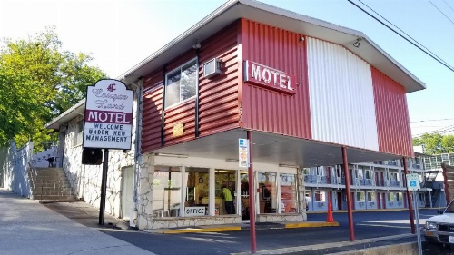 Cougar Land Motel image 10